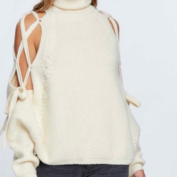 Laced Cold Shoulder Turtleneck Soft Knit Sweater Size Large BNWT - Picture 2 of 4